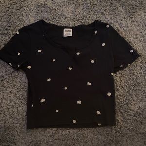 Black and sunflower print cropped tee
